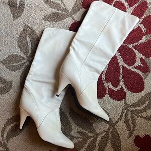 Like new vintage heeled leather boots!
